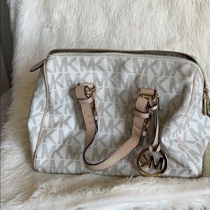 Small Michael Kors Handbag with Gold detail